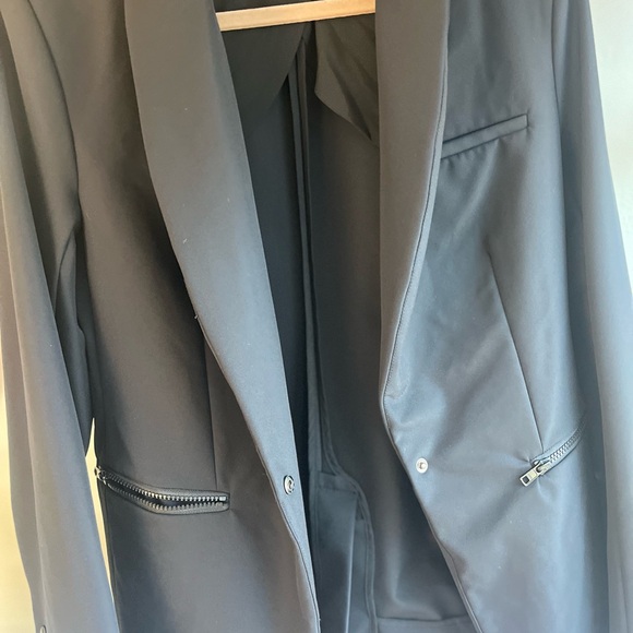 Quince Scuba Single-Breasted Convertible Blazer - Picture 12 of 16